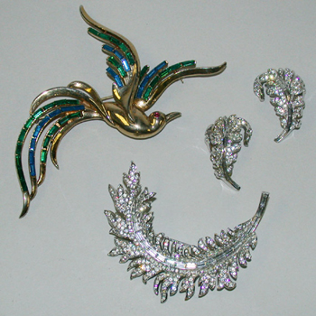 Lot image - Trifari Pins and Set