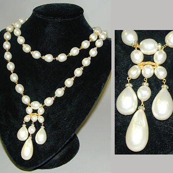 Lot image - Chanel Faux Pearl Necklace
