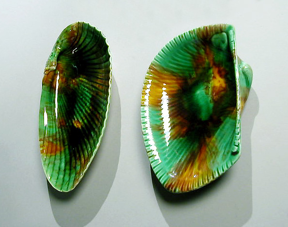 Lot image - Five Wedgwood Majolica Shell-Shaped Bowls