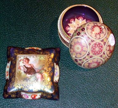 Lot image - R.S Prussia Gilt Decorated Porcelain Covered Box