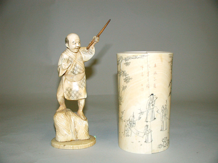 Lot image - Japanese Carved Ivory Brush Pot