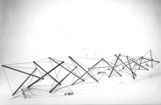 Lot image - Kenneth Snelson