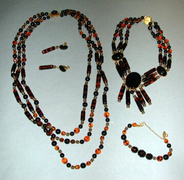 Lot image - Miriam Haskell Black and Brown Glass Suite 1950s