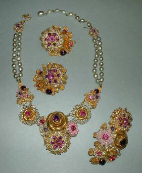 Lot image - Miriam Haskell Pink and Purple Cluster Suite 1940s/50s