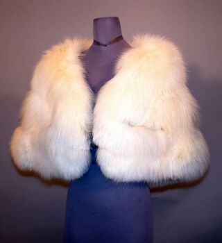 Lot image - White Fox Shrug