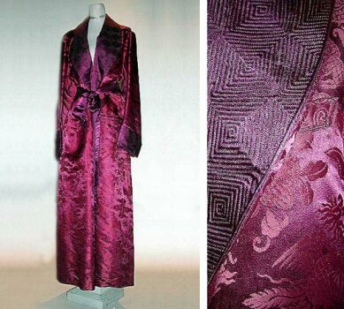 Lot image - Dragon Motif Gentlemans Dressing Gown