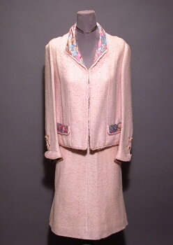 Lot image - Chanel Powder Pink Wool Suit