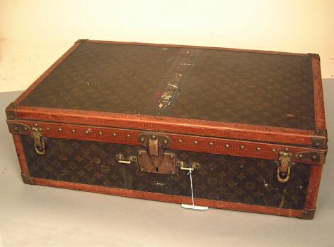 Lot image - Louis Vuitton Suitcase