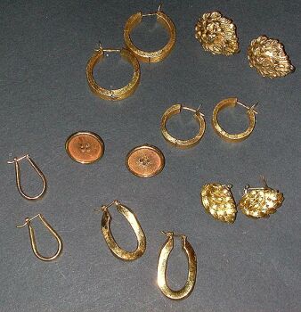 Lot image - Seven Pairs of Assorted Gold Earrings