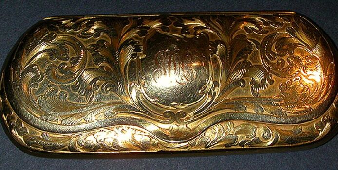 Lot image - Antique Gold Eyeglass Case