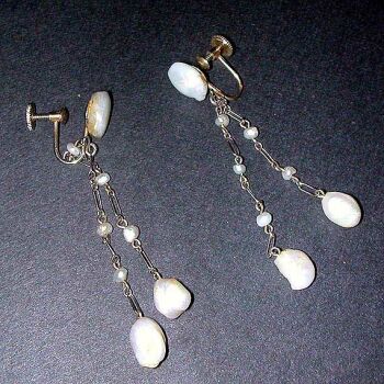 Lot image - Pair of Freshwater Pearl Pendant Earrings