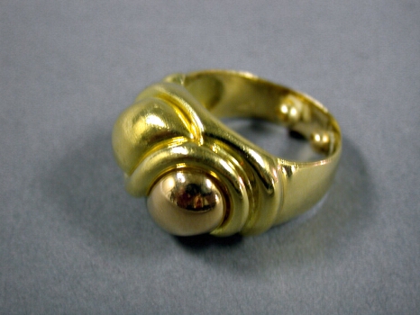 Lot image - Gold Dome Ring