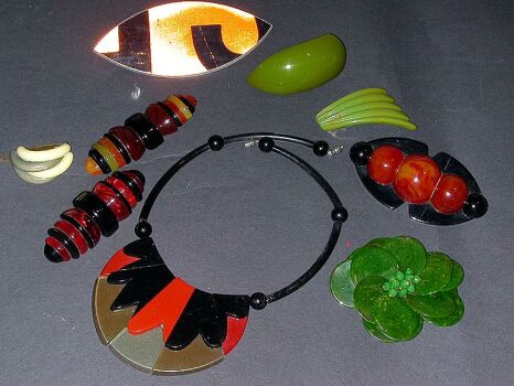 Lot image - Lot of Assorted Bakelite and Plastic Jewelry