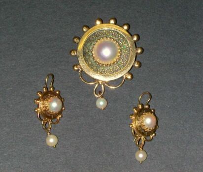 Lot image - Gold and Cultured Pearl Pin and Pair of Earrings