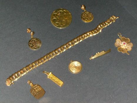 Lot image - Group of Gold Items