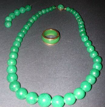 Lot image - Adventurine Necklace and Ring