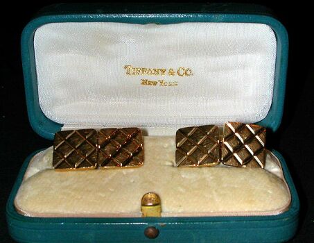 Lot image - Pair of Gold Cufflinks  14 kt. yellow gold, each link, of square outline, having deeply engraved crisscross motif, signe...