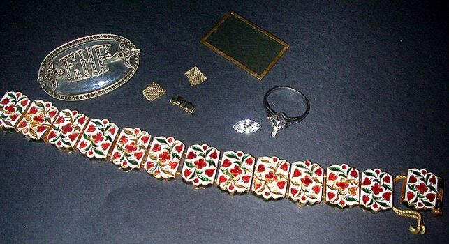 Lot image - Group of Assorted Gold and Silver Jewelry Fragments