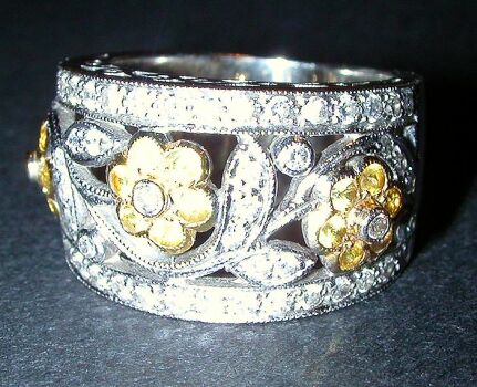 Lot image - Diamond Flower Ring