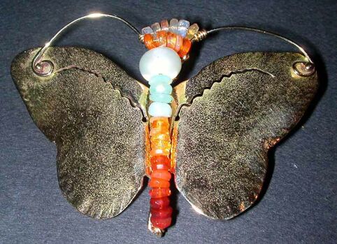 Lot image - Butterfly Pin  14 kt. yellow gold, the body composed of multicolored crystal beads, the wings of hammered texture, having a...