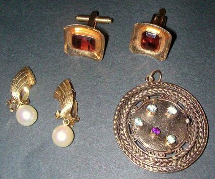 Lot image - Group of Three Gold Items