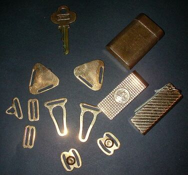 Lot image - Group of Assorted Gentlemans Gold Items