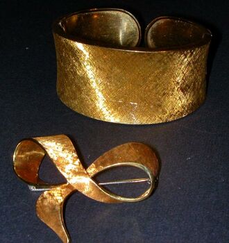 Lot image - Gold Cuff Bracelet and Pin