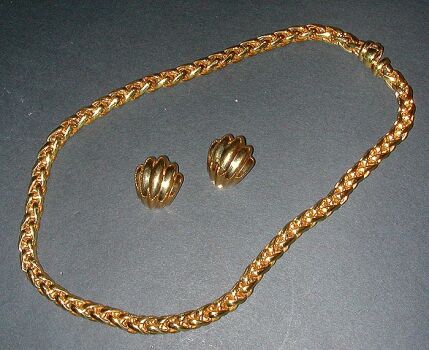 Lot image - Gold Necklace and Pair of Earclips
