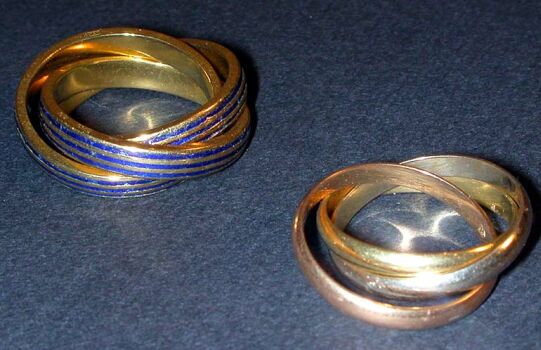 Lot image - Two Gold Rolling Rings