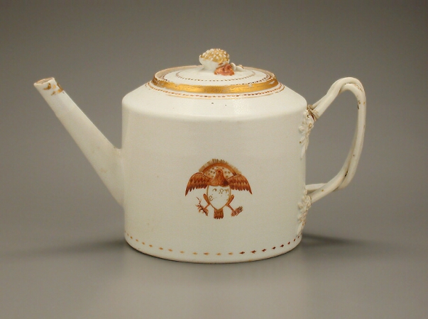 Lot image - CHINESE EXPORT PORCELAIN CYLINDRICAL TEAPOT  Circa 1800  Length 9 1/2 inches (24 cm)