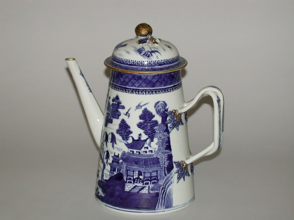 Lot image - CHINESE EXPORT BLUE AND WHITE PORCELAIN LIGHTHOUSE-FORM COFFEE POT FOR THE AMERICAN MARKET  Qianlong Period, circa 1790  Height 9 1/2 i