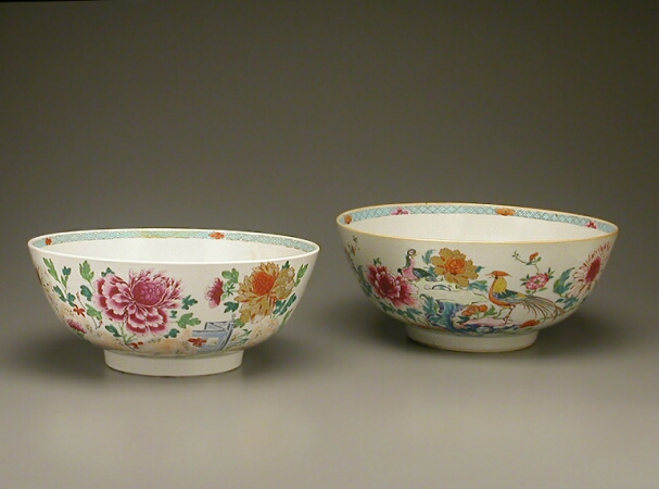 Lot image - COMPANION PAIR OF CHINESE EXPORT FAMILLE ROSE PORCELAIN BOWLS  Qianlong Period, circa 1750 Diameters 10, 10 7/8 inches (25.4, 27.6