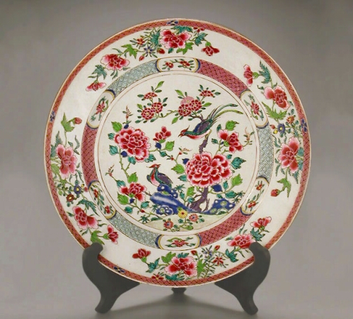 Lot image - CHINESE EXPORT FAMILLE ROSE PORCELAIN DISH  Qianlong Period, circa 1750-1760  Diameter 10 inches (25.4 cm)