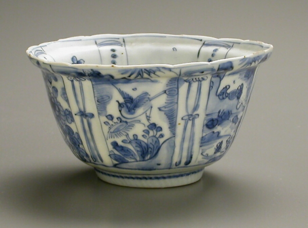 Lot image - CHINESE EXPORT BLUE AND WHITE KRAAK PORCELAIN BOWL  Second half of the 16th century  Diameter 5 5/8 inches (14.3 cm)