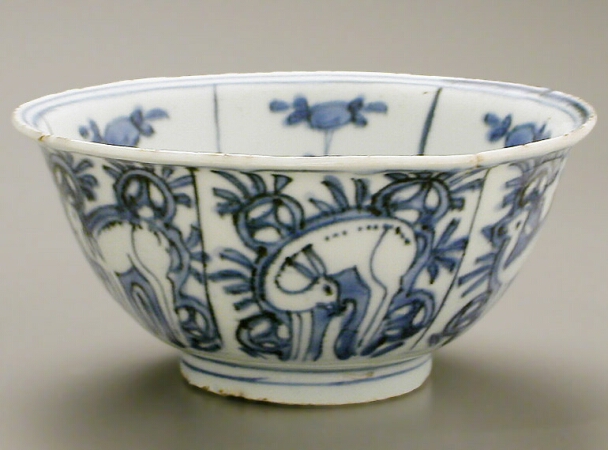Lot image - CHINESE EXPORT BLUE AND WHITE KRAAK PORCELAIN BOWL  Late 16th century  Diameter 5 7/8 inches (15 cm)