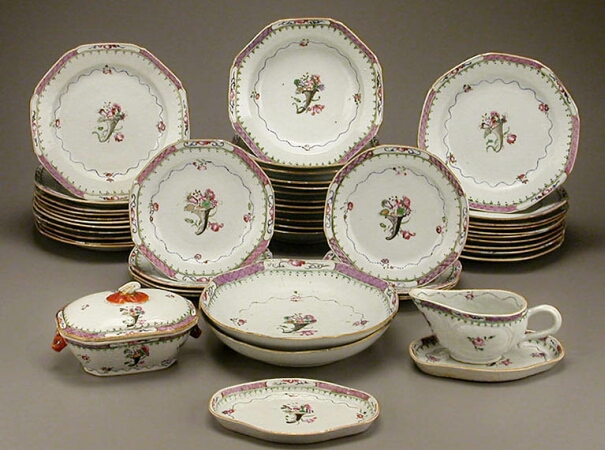 Lot image - CHINESE EXPORT FAMILLE ROSE PORCELAIN HEXAGONAL PART DINNER SERVICE  Qianlong Period, circa 1780  Diameter of soup plates 8 1/2 inches