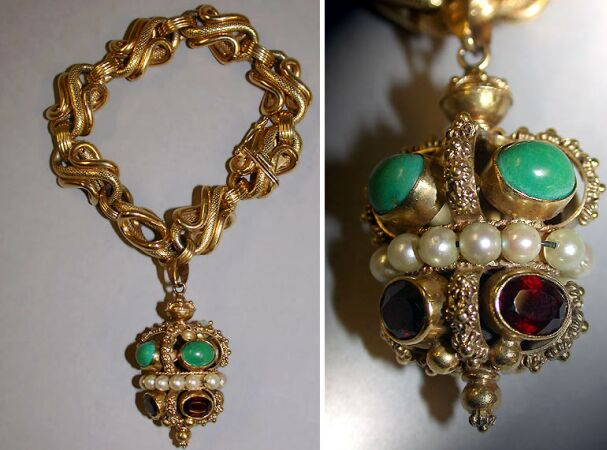 Lot image - Gold Charm Bracelet