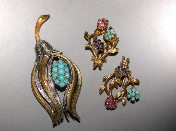 Lot image - Flower Pin and Pair of Earrings