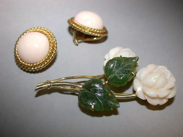 Lot image - Coral Flower Pin and Pair of Earclips