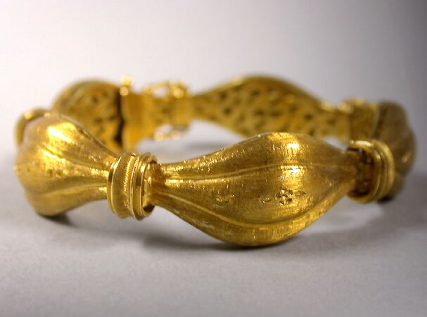 Lot image - Gold Ribbon Bracelet