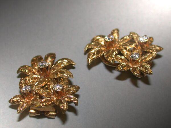 Lot image - Pair of Flower Earrings