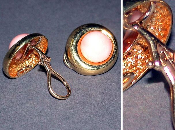 Lot image - Pair of Coral and Gold Earclips