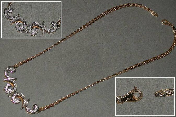 Lot image - Diamond Pendant Necklace