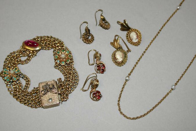 Lot image - Group of Assorted Gold Jewelry