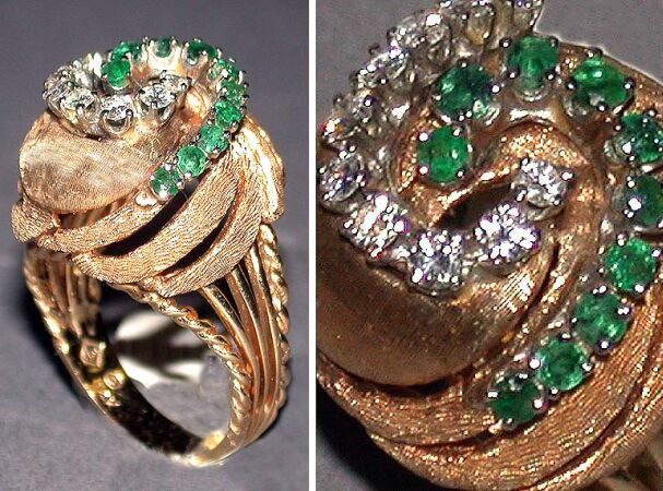 Lot image - Diamond and Emerald Ring