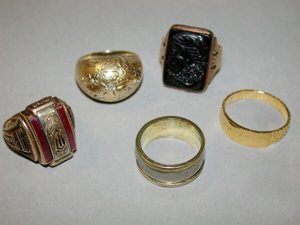 Lot image - Five Assorted Gold Rings