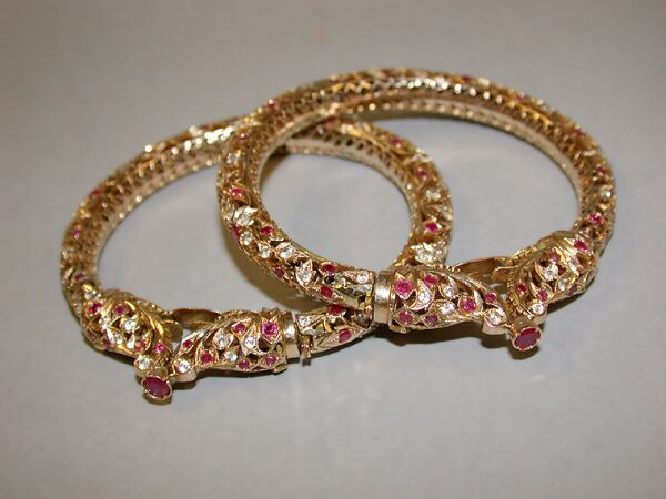 Lot image - Pair of Multicolored Stone Bangle Bracelets