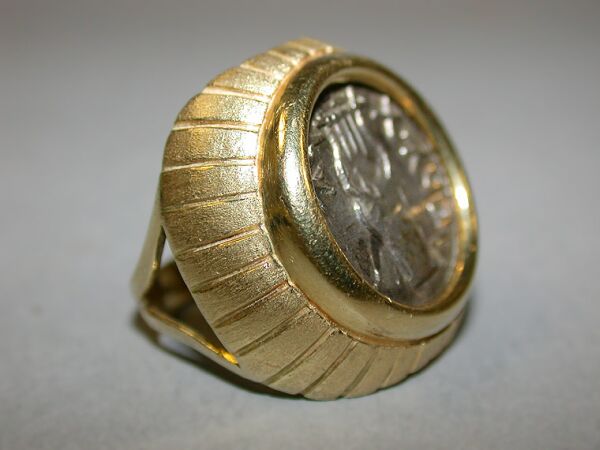 Lot image - Coin Ring