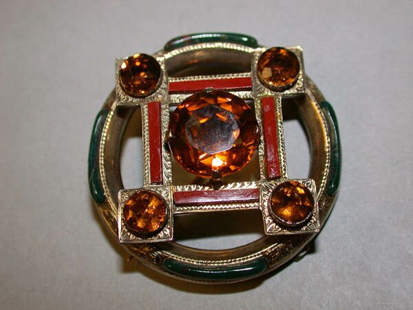 Lot image - Citrine and Scottish Agate Pin