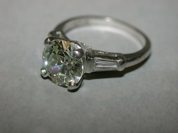 Lot image - Diamond Engagement Ring